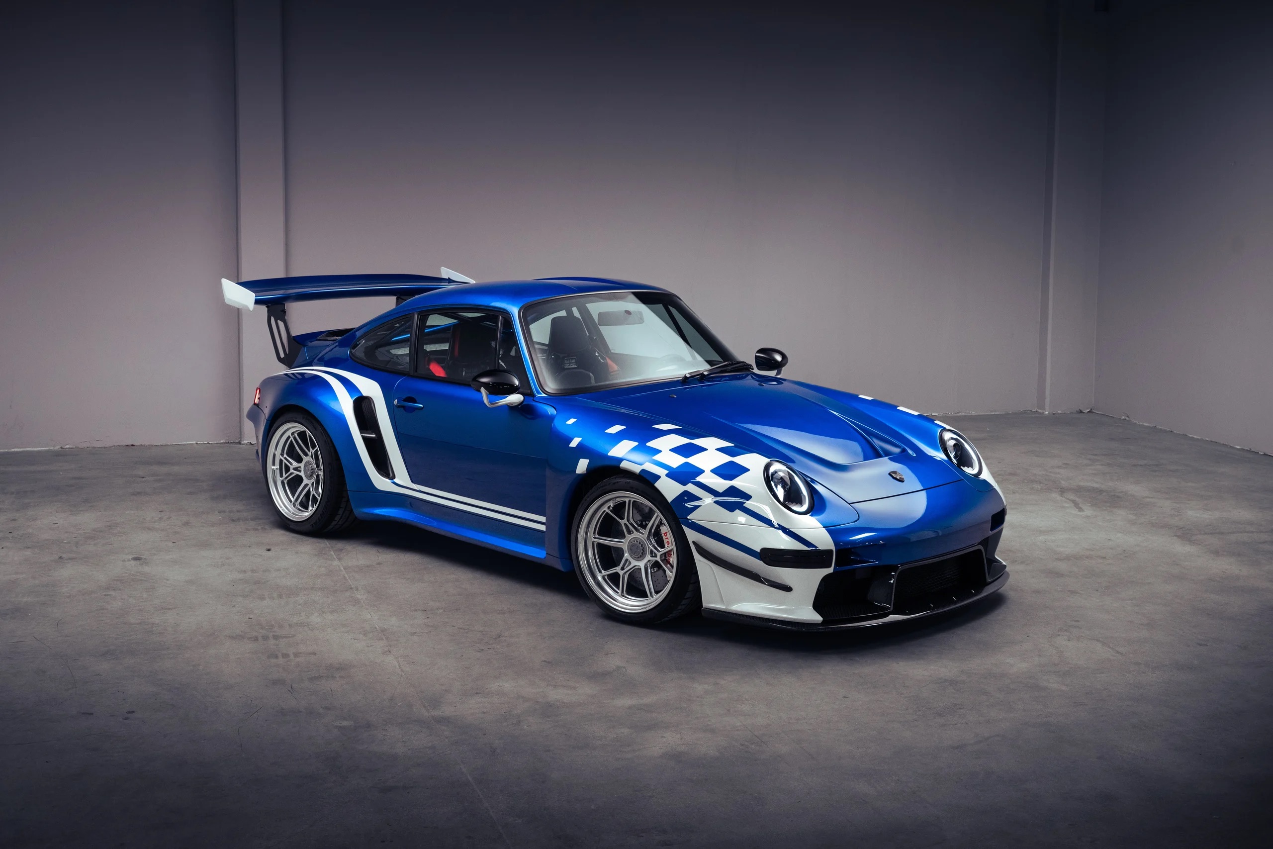 Guntherwerks_Turbo_Brundle_Edition_04-2560w